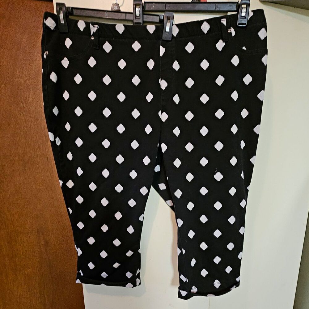 Terra & Sky Women's Plus 4X Black White Geometric Capri Pants Mid Rise Stretch